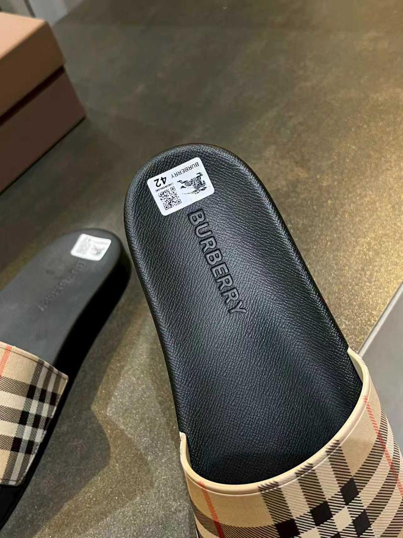 Classic Check Comfort Slides - women's shoes, detail view 9 | LUXIUM MARKET