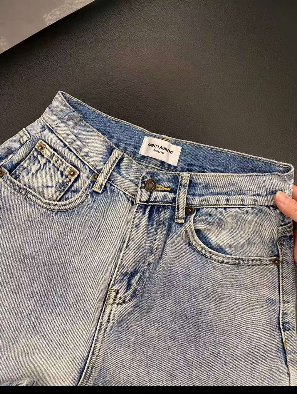 High-waisted jeans