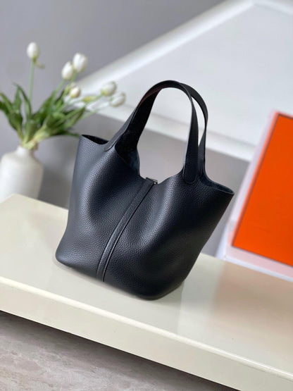 Bucket Bag Black - women's bag, detail view 2 | LUXIUM MARKET