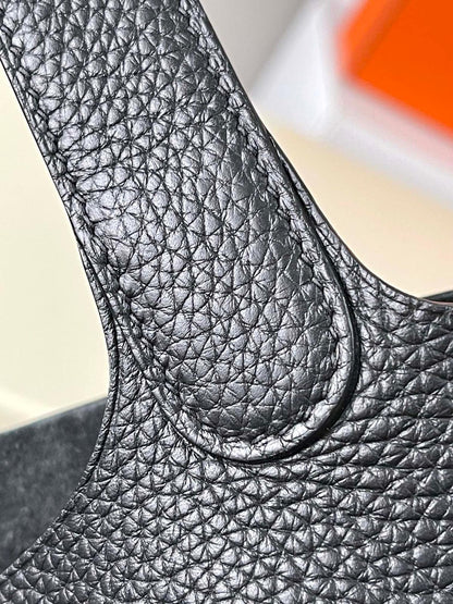 Bucket Bag Black - women's bag, detail view 4 | LUXIUM MARKET