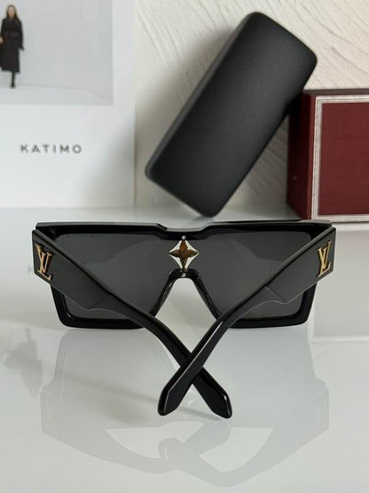 Oversized Square Shield Sunglasses – Acetate Frame - men's accessory, detail view 2 | LUXIUM MARKET