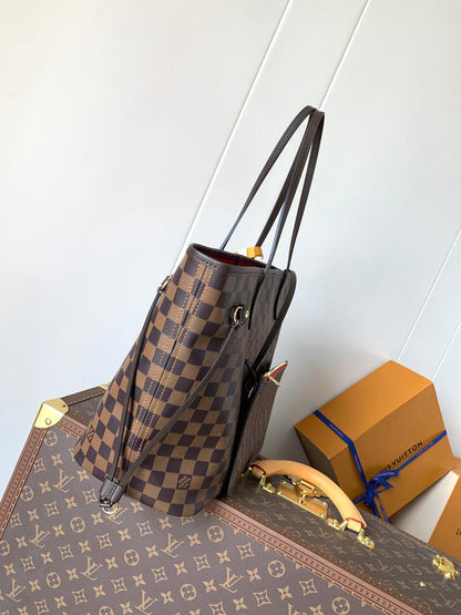 Elegant Checkered Tote Bag - women's bag, detail view 2 | LUXIUM MARKET