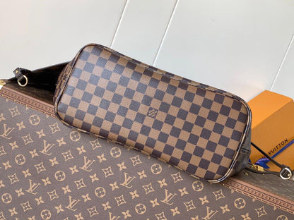Elegant Checkered Tote Bag - women's bag, detail view 4 | LUXIUM MARKET