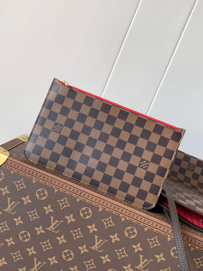 Elegant Checkered Tote Bag - women's bag, detail view 3 | LUXIUM MARKET