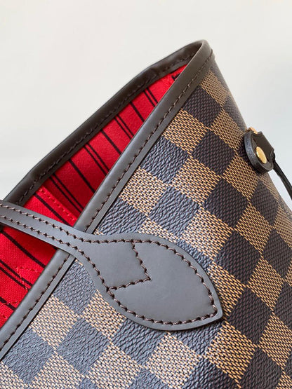 Elegant Checkered Tote Bag - women's bag, detail view 5 | LUXIUM MARKET