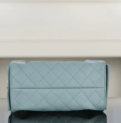 Soft Quilted Houlder Bag 25 - women's bag, detail view 8 | LUXIUM MARKET