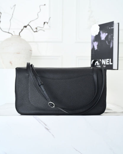 Premium Black Shoulder Bag - women's bag, detail view 3 | LUXIUM MARKET