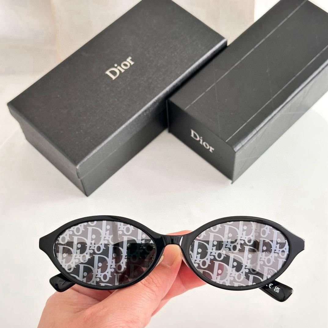 Classic Oval Sunglasses