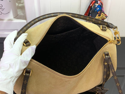 Express Shoulder Bag - women's bag, detail view 5 | LUXIUM MARKET