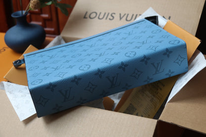 Travel Pouch Bag - men's bag, detail view 2 | LUXIUM MARKET