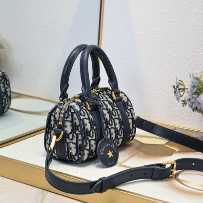 Toujours Shopping Bag - women's bag, detail view 9 | LUXIUM MARKET