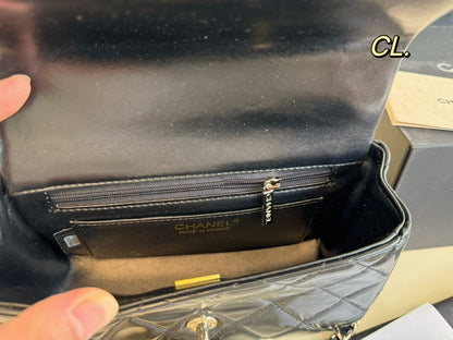 Classic Chain Shoulder Bag - women's bag, detail view 3 | LUXIUM MARKET