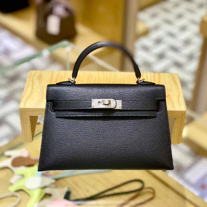19 Chevre Black - women's bag, detail view 2 | LUXIUM MARKET