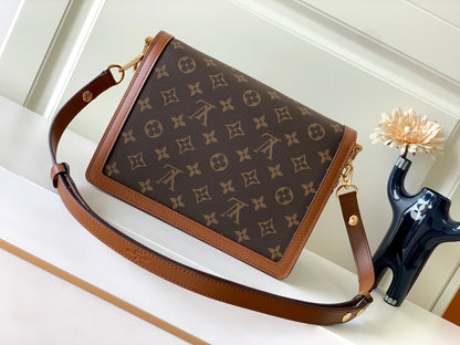 Classic Monogram Shoulder Bag - women's bag, detail view 5 | LUXIUM MARKET